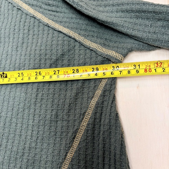 Free People Starlight Thermal Tunic Small Olive Waffle Knit Camo Cuff Oversized - Picture 11 of 13